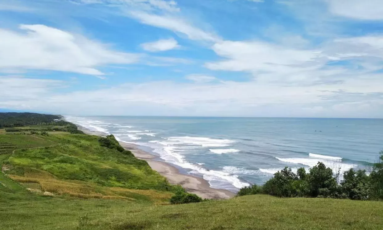 Pantai Lugina